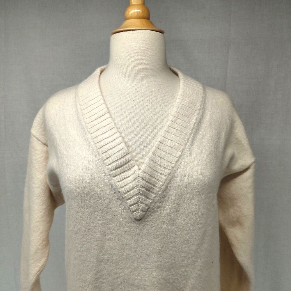 Athleta Cream Cashmere/Wool Blend LS V-Neck Tunic length Sweater Size Large - Picture 2 of 8
